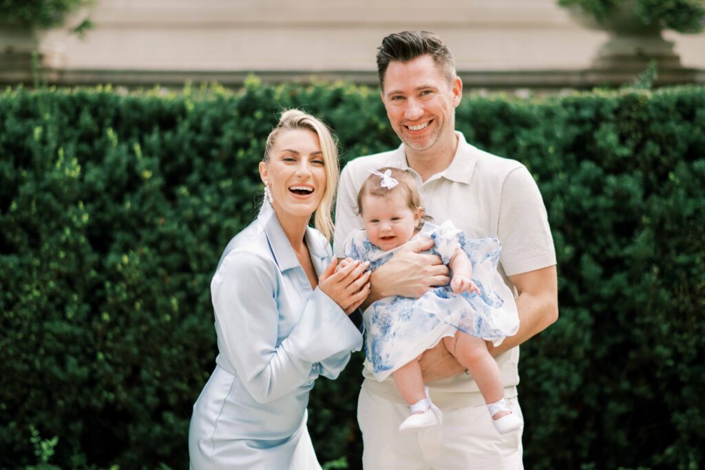 engagement photos with kids; engagement photography at The Art Institute of Chicago