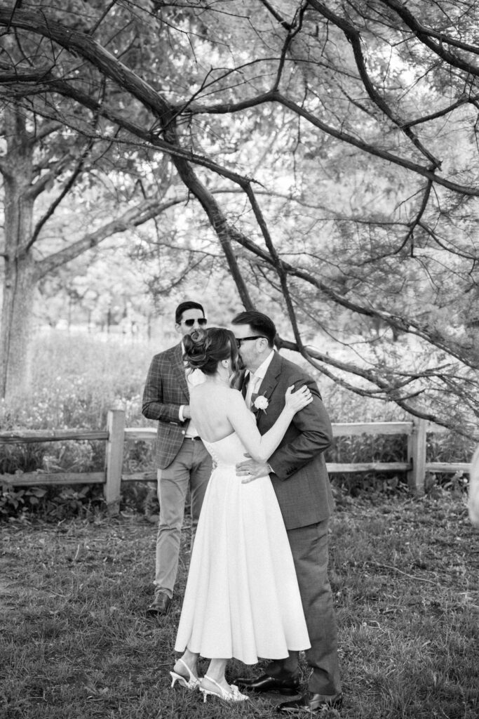 iconic wedding first kiss photos