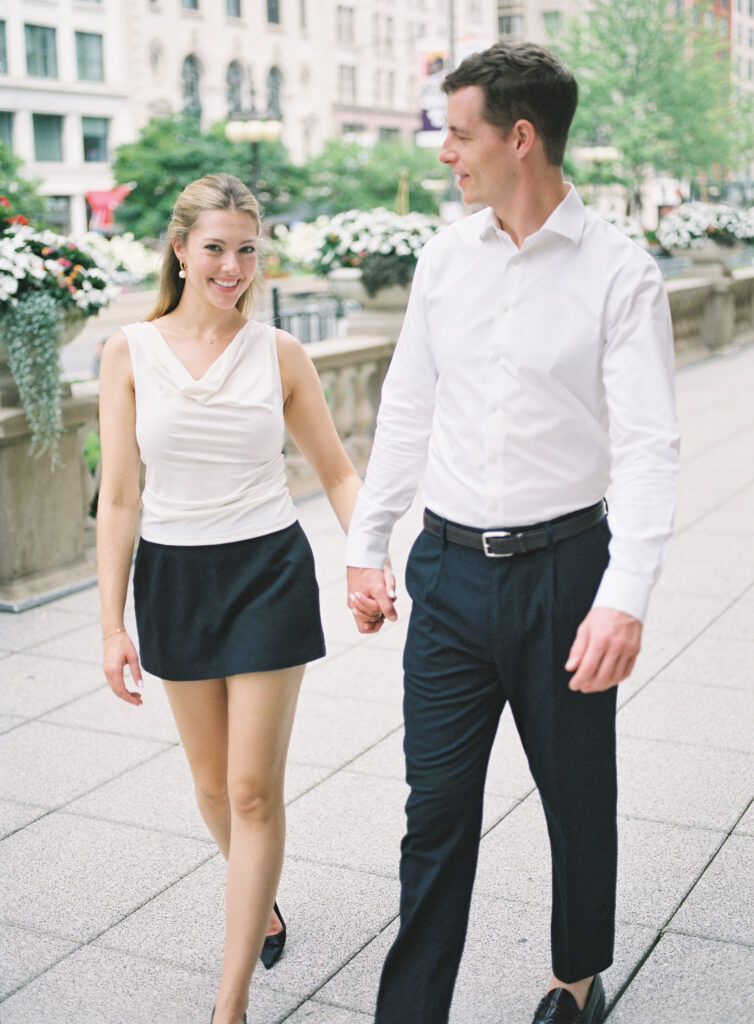 editorial engagement photography session at the Art Institute of Chicago