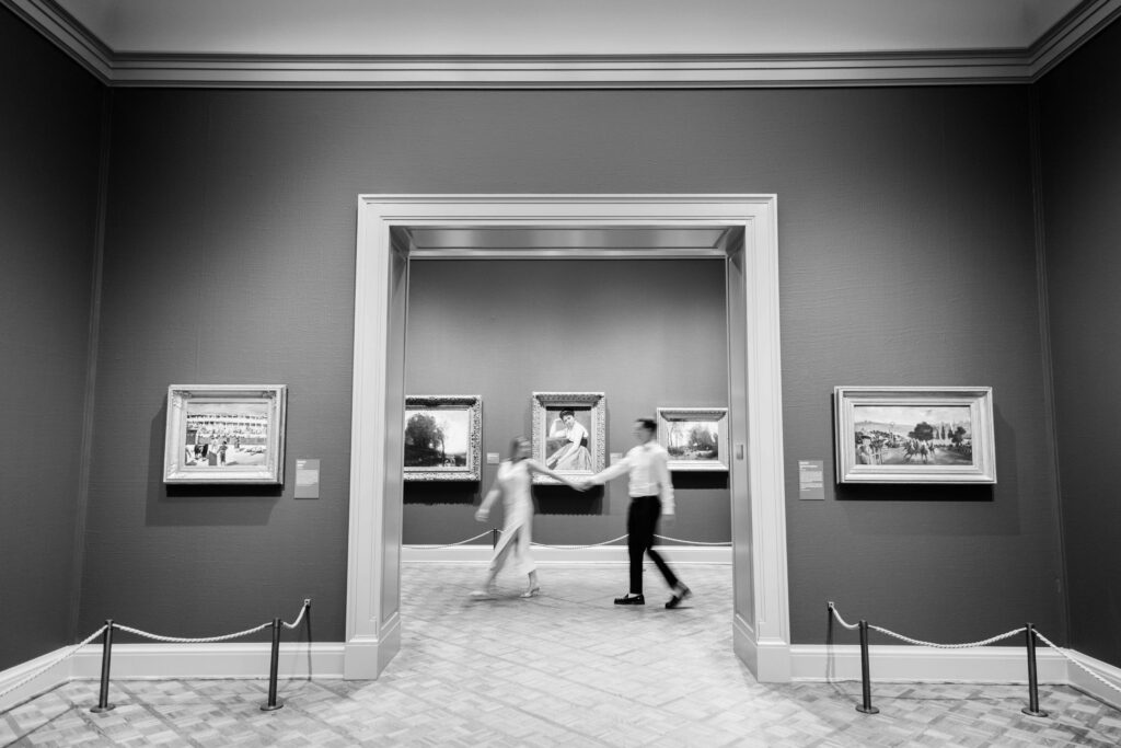 engagement photography sessions at the Art Institute of Chicago with Danielle Heinson