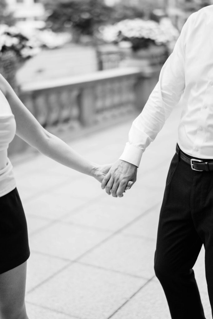 engagement photography sessions at the Art Institute of Chicago with Danielle Heinson
