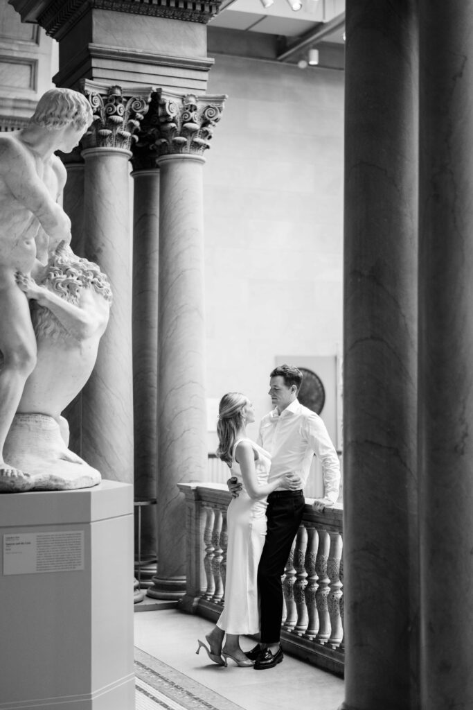 engagement photography sessions at the Art Institute of Chicago with Danielle Heinson