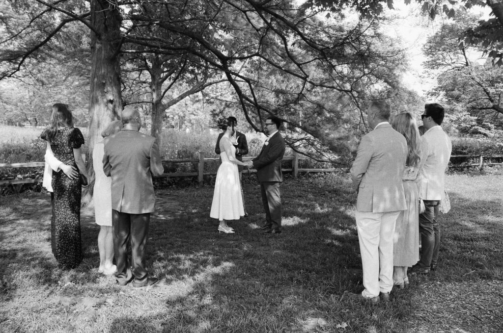 black and white photos of Chicago park elopement with family