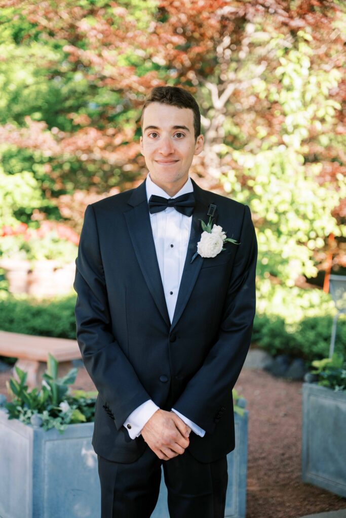 groom waiting for bride at wedding ceremony