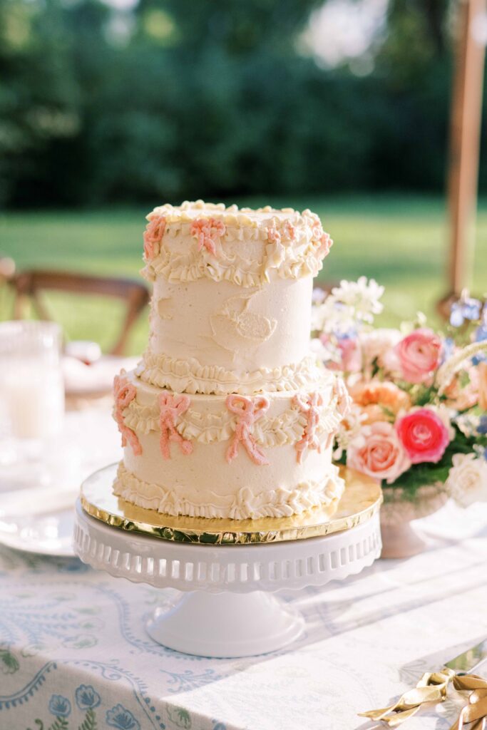 vintage ribbon wedding cake