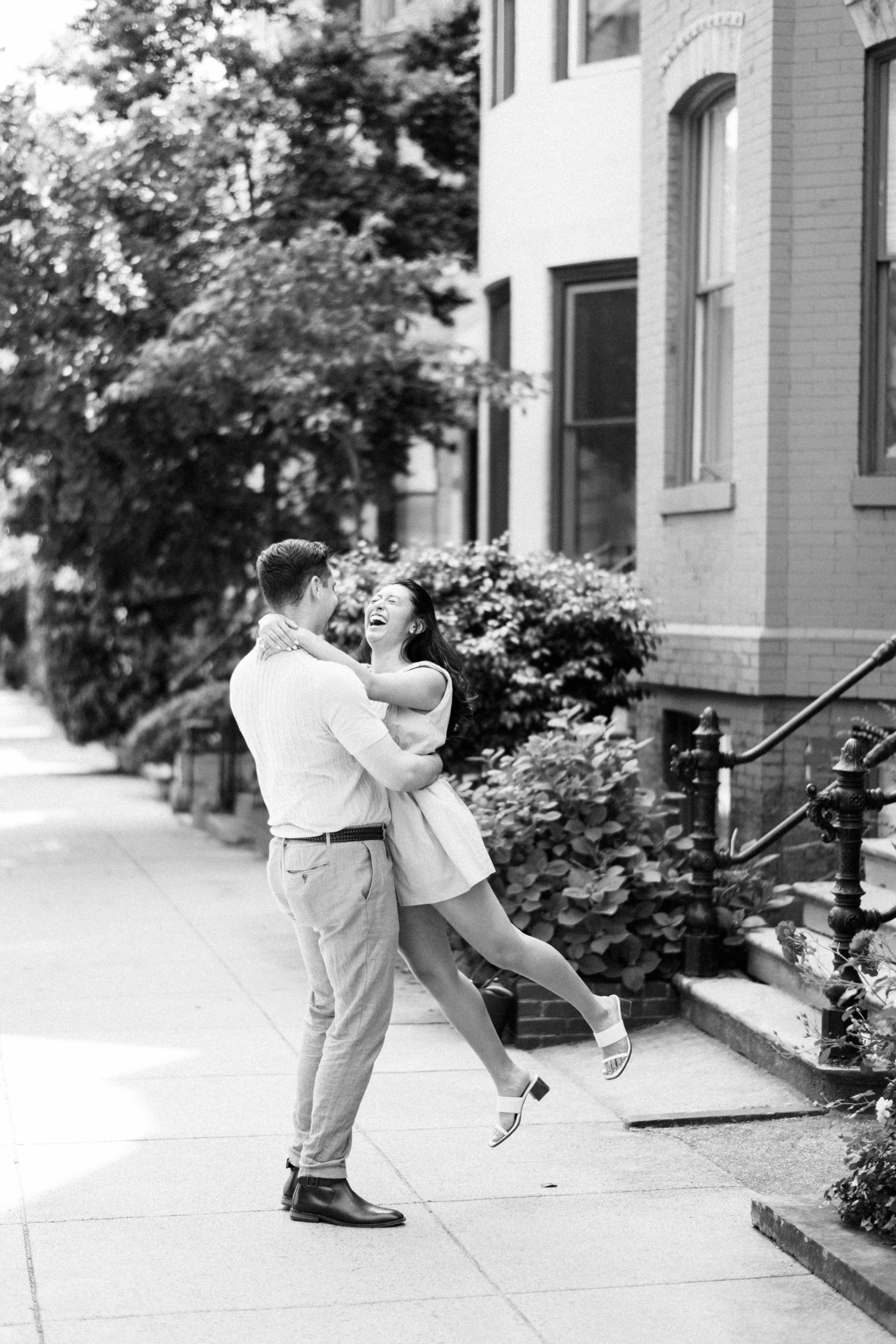 Washington DC mini engagement session; DC engagement photographer