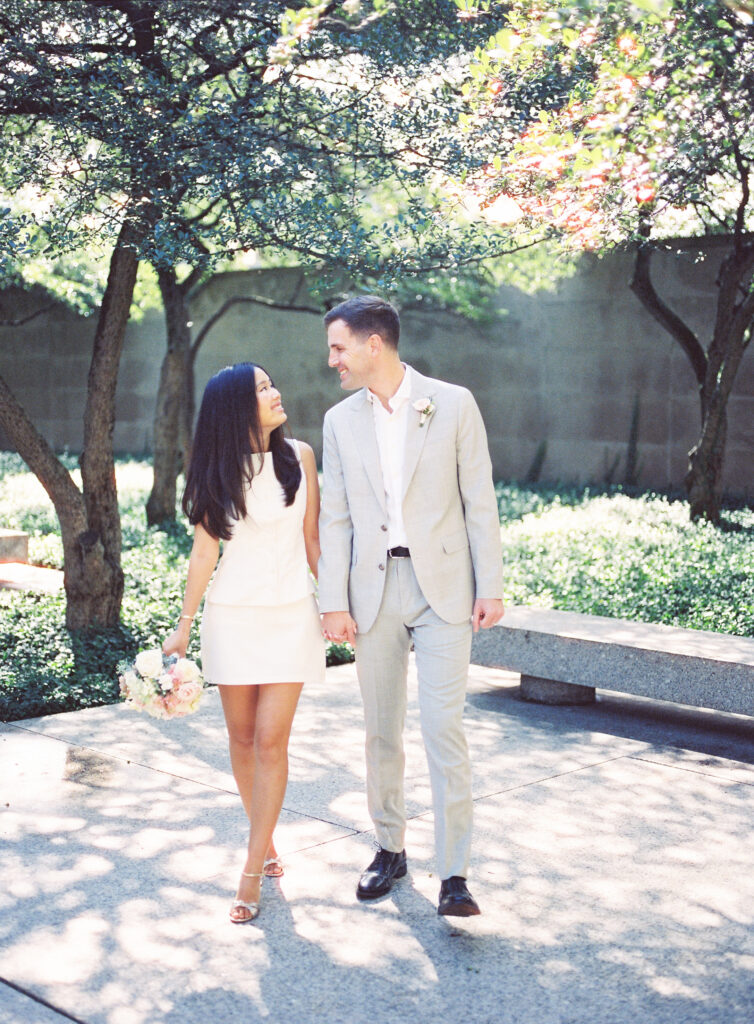 Editorial Chicago elopement photography at the Art Institute of Chicago