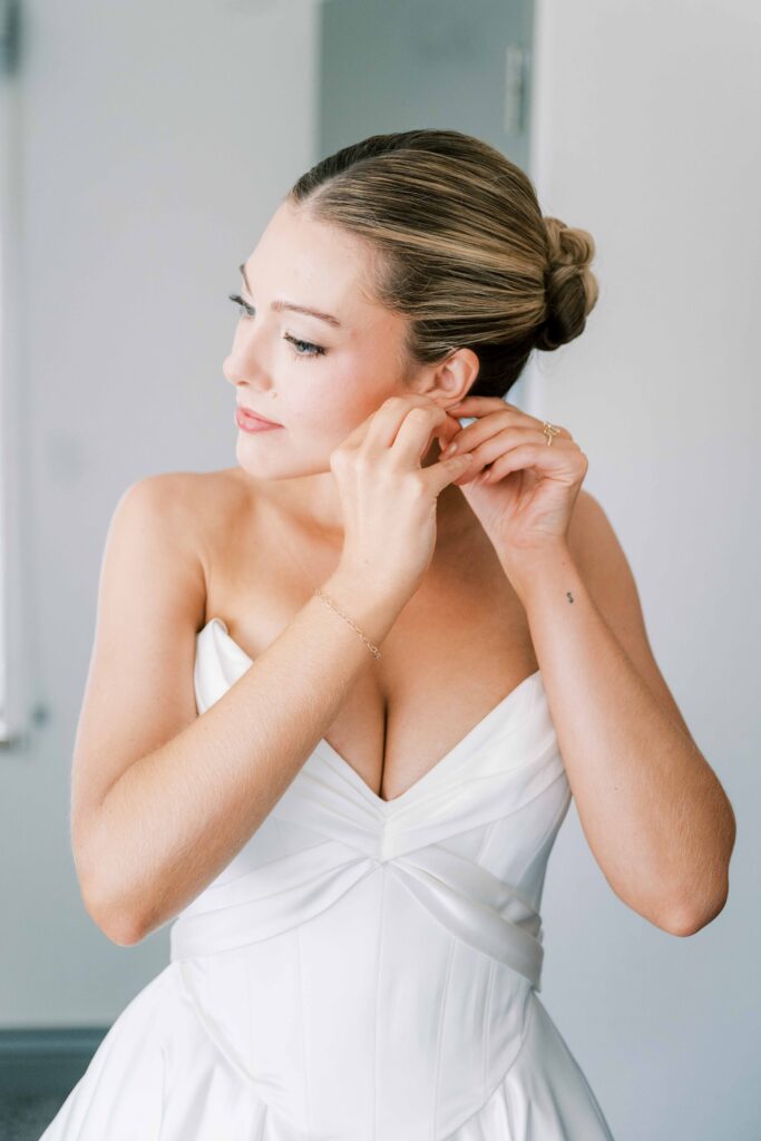 bridal hairstyles for different necklines