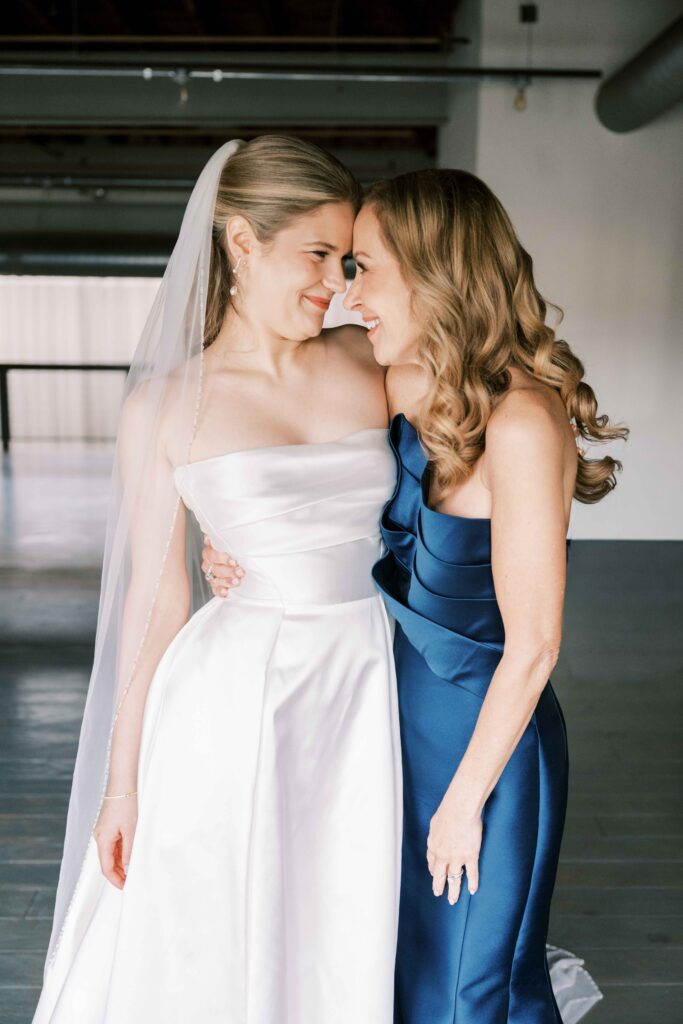 mother daughter wedding day getting ready photos